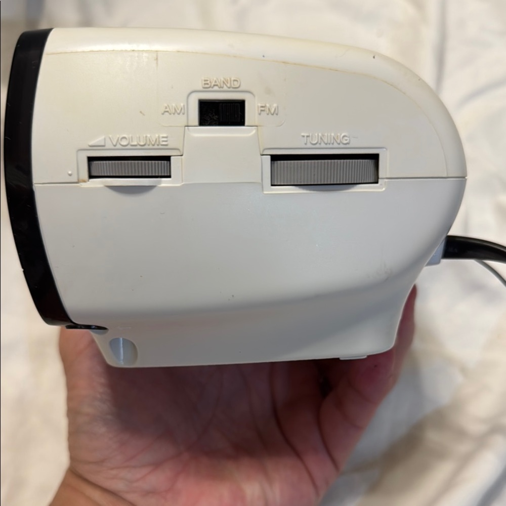 VINTAGE Sony Black and White Dream Machine with Green Display - Picture 6 of 7